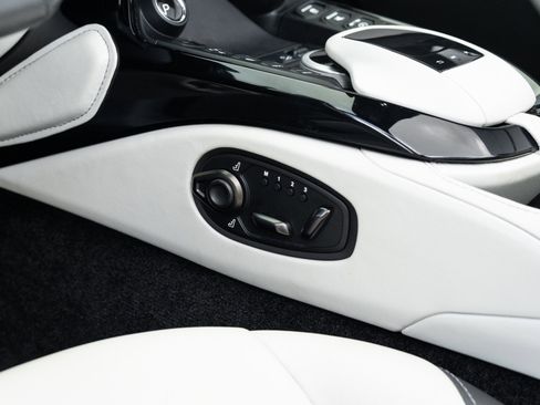 Used 2023 Aston Martin V8 Vantage V8 image 44