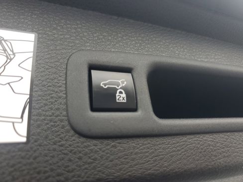 Certified 2024 Toyota Sienna XLE image 9