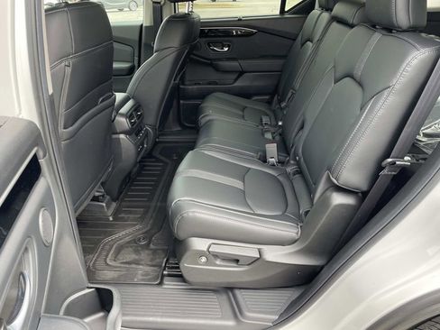 Used 2025 Honda Pilot EX-L image 11