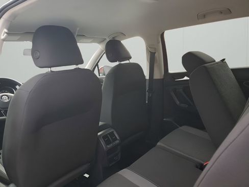 Used 2019 Volkswagen Tiguan S image 18