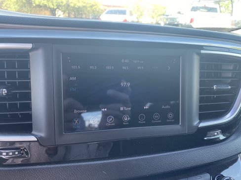 Used 2018 Chrysler Pacifica LX w/ Tire & Wheel Group FWD image 14