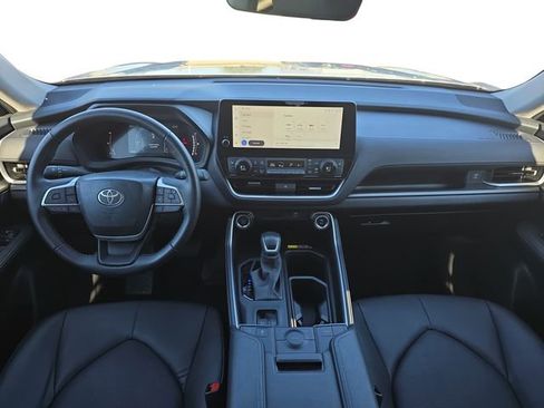 Certified 2025 Toyota Grand Highlander FWD image 9