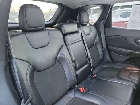 Used 2019 Jeep Cherokee Latitude Plus image 21