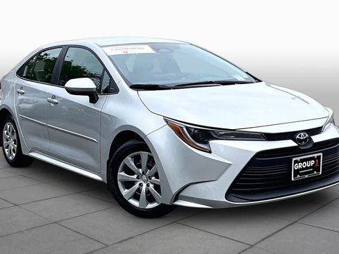 Certified 2025 Toyota Corolla LE FWD image 3