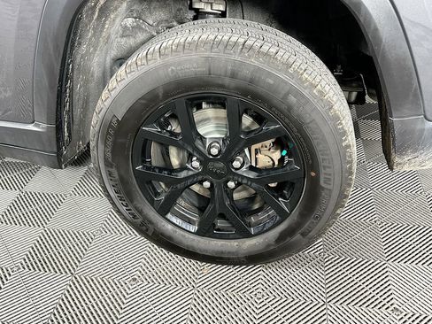 Certified 2024 Jeep Grand Cherokee Altitude image 42