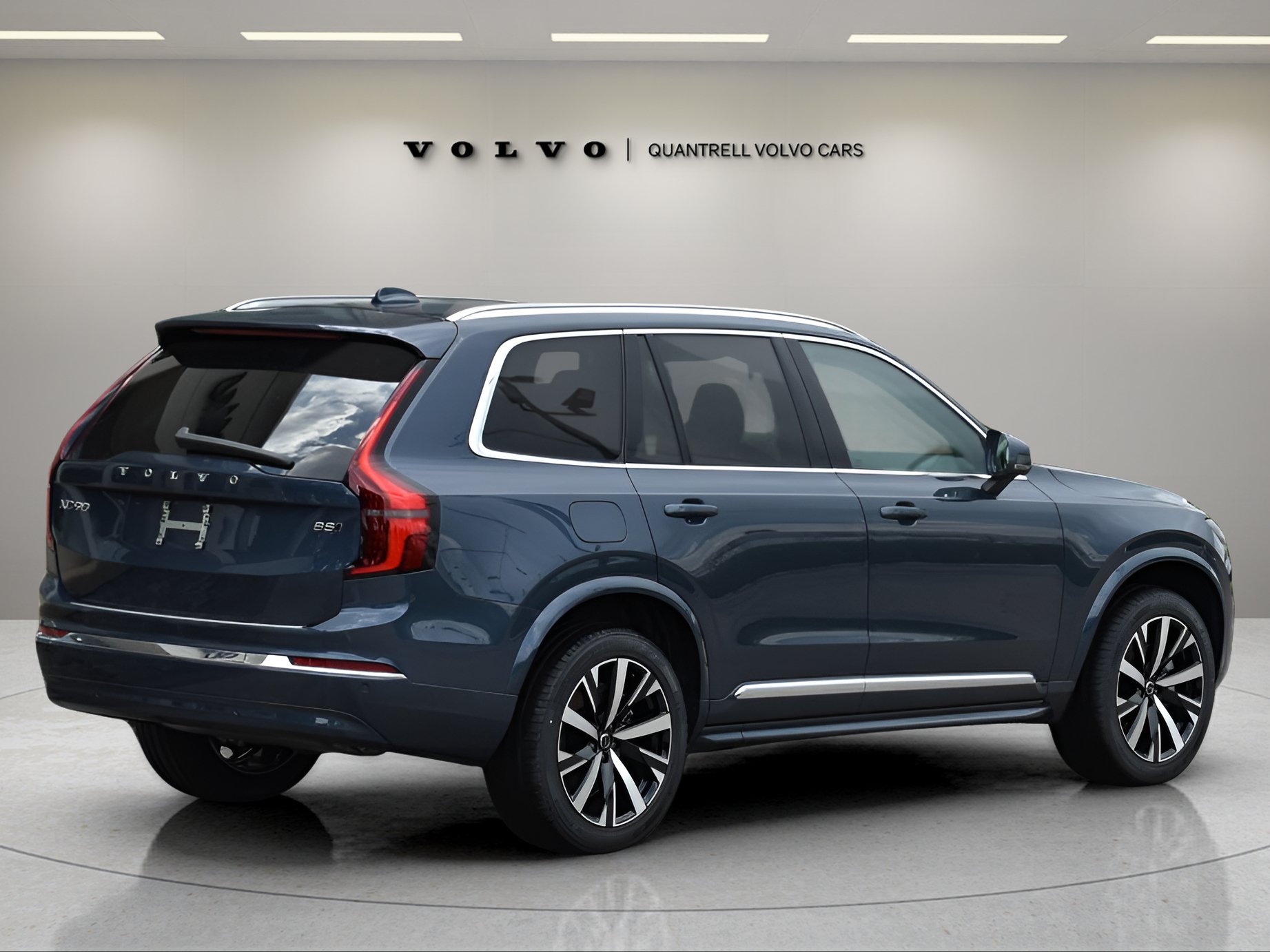 Used 2025 Volvo XC90 B5 Core w/ Protection Package Premier AWD/4WD image 4