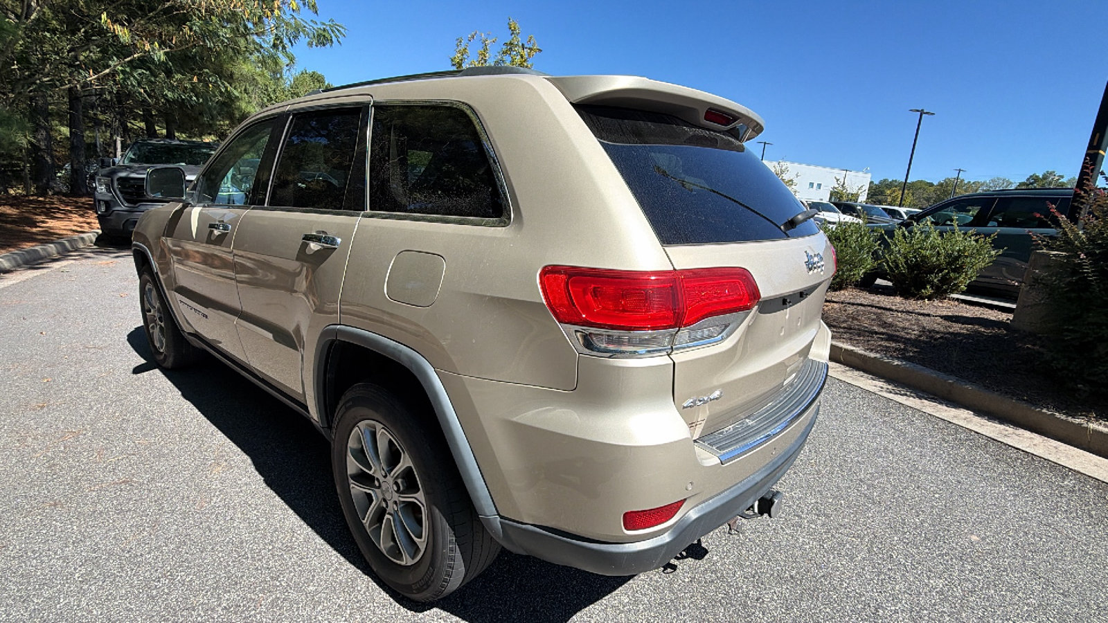 Used 2015 Jeep Grand Cherokee Limited w/ Luxury Group II AWD/4WD image 10