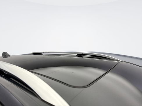 Used 2018 Chevrolet Equinox Premier image 17