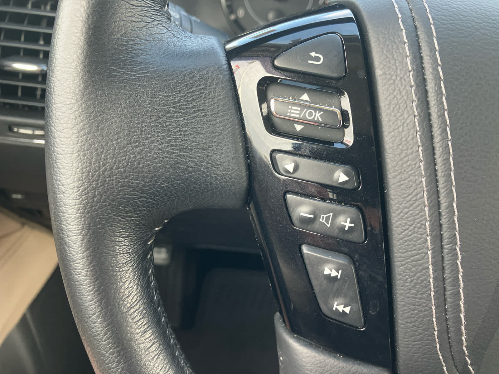 Used 2024 Nissan Armada Platinum w/ Captain's Chairs Package AWD/4WD image 17