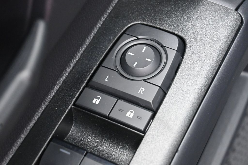 Used 2025 Toyota 4Runner SR5 AWD/4WD image 11