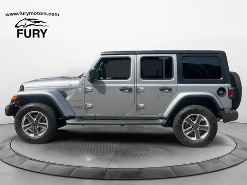 Used 2018 Jeep Wrangler Unlimited Sahara AWD/4WD image 6
