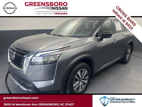 Used 2024 Nissan Pathfinder SL FWD image 1