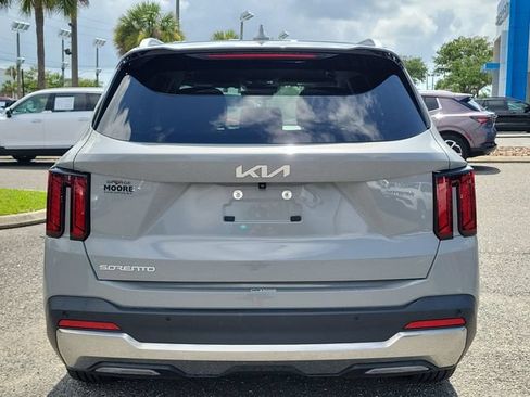 Used 2024 Kia Sorento S FWD image 10