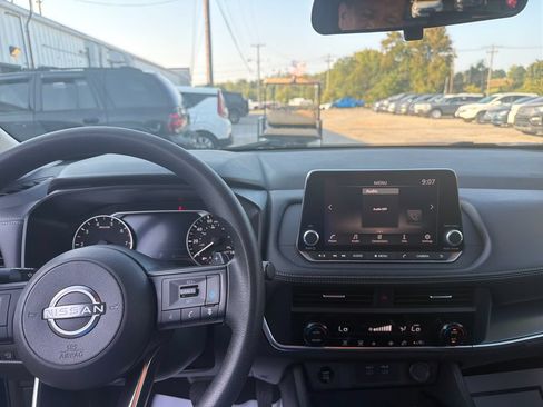 Used 2024 Nissan Rogue SV FWD image 21