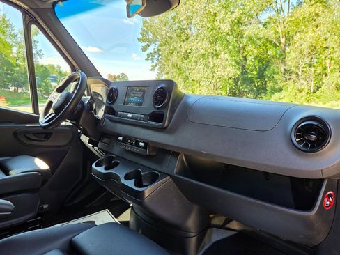 Used 2020 Mercedes-Benz Sprinter 2500 image 20