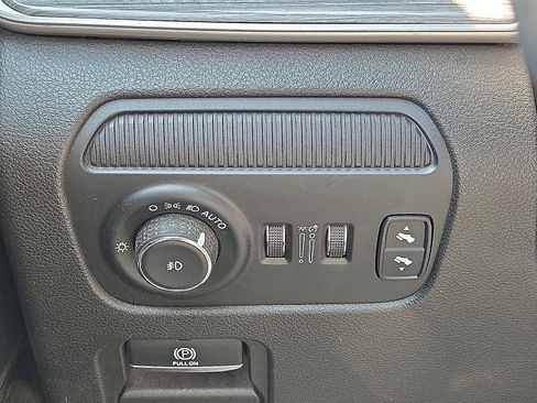 Used 2024 Jeep Wagoneer L Series II w/ Flexible Seating Group AWD/4WD image 25