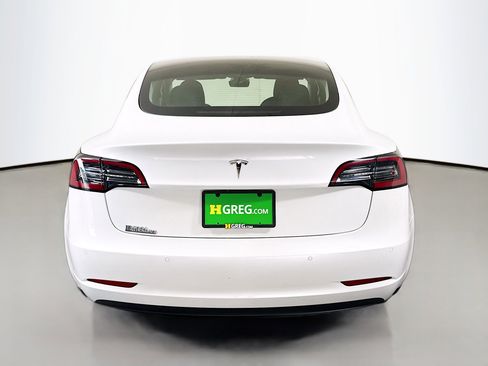 Used 2021 Tesla Model 3 Standard Range image 8