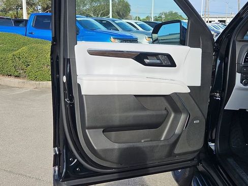 New 2026 Chevrolet Suburban Premier image 16