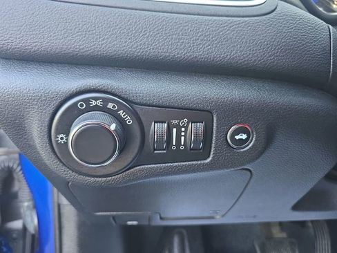 Used 2015 Chrysler 200 Limited image 23