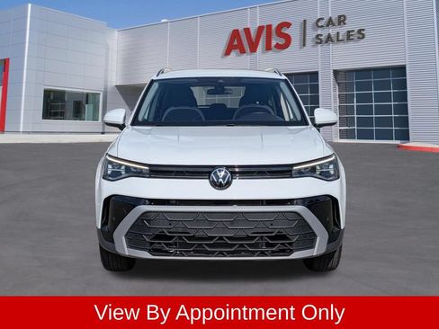 Used 2025 Volkswagen Taos SE AWD/4WD image 2