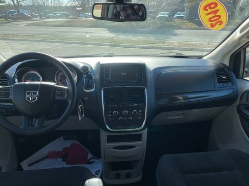 Used 2019 Dodge Grand Caravan SE image 18