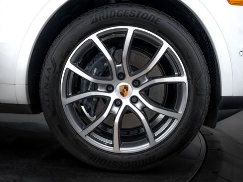 Certified 2025 Porsche Cayenne Coupe image 11