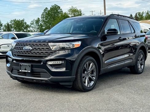 Used 2023 Ford Explorer XLT w/ Equipment Group 202A AWD/4WD image 7
