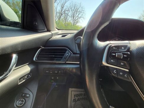 Used 2018 Honda Accord Touring image 18