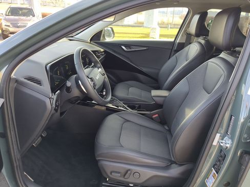 Certified 2023 Kia Niro EX Touring image 17