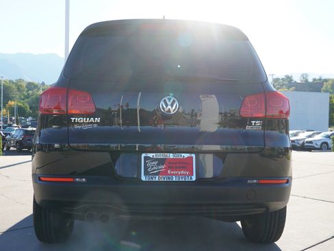 Used 2017 Volkswagen Tiguan S image 7