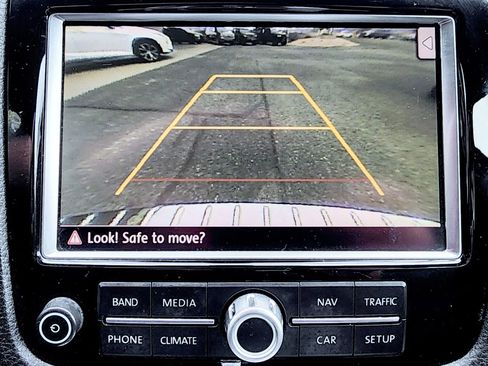 Used 2014 Volkswagen Touareg VR6 image 12