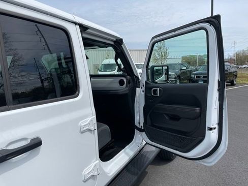 Certified 2025 Jeep Wrangler Unlimited Sahara AWD/4WD image 8