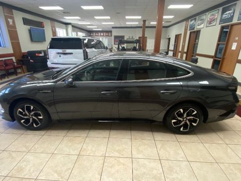 Used 2025 Hyundai Sonata SEL FWD image 2