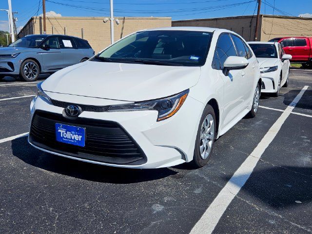 Used 2024 Toyota Corolla LE FWD image 2