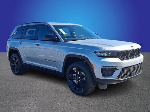 Used 2025 Jeep Grand Cherokee Limited w/ Black Appearance Package AWD/4WD image 2