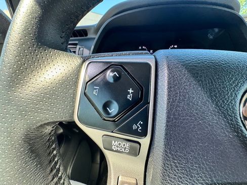 Used 2022 Toyota 4Runner SR5 Premium w/ Moonroof Package AWD/4WD image 18
