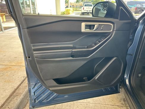 Used 2020 Ford Explorer XLT image 38