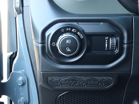 Used 2024 Jeep Gladiator Mojave w/ Technology Group image 20