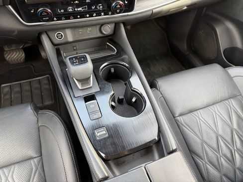 Used 2022 Nissan Rogue Platinum w/ Head-Up Display Package image 16