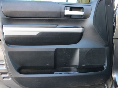 Used 2018 Toyota Tundra SR5 w/ SR5 Upgrade Package image 18