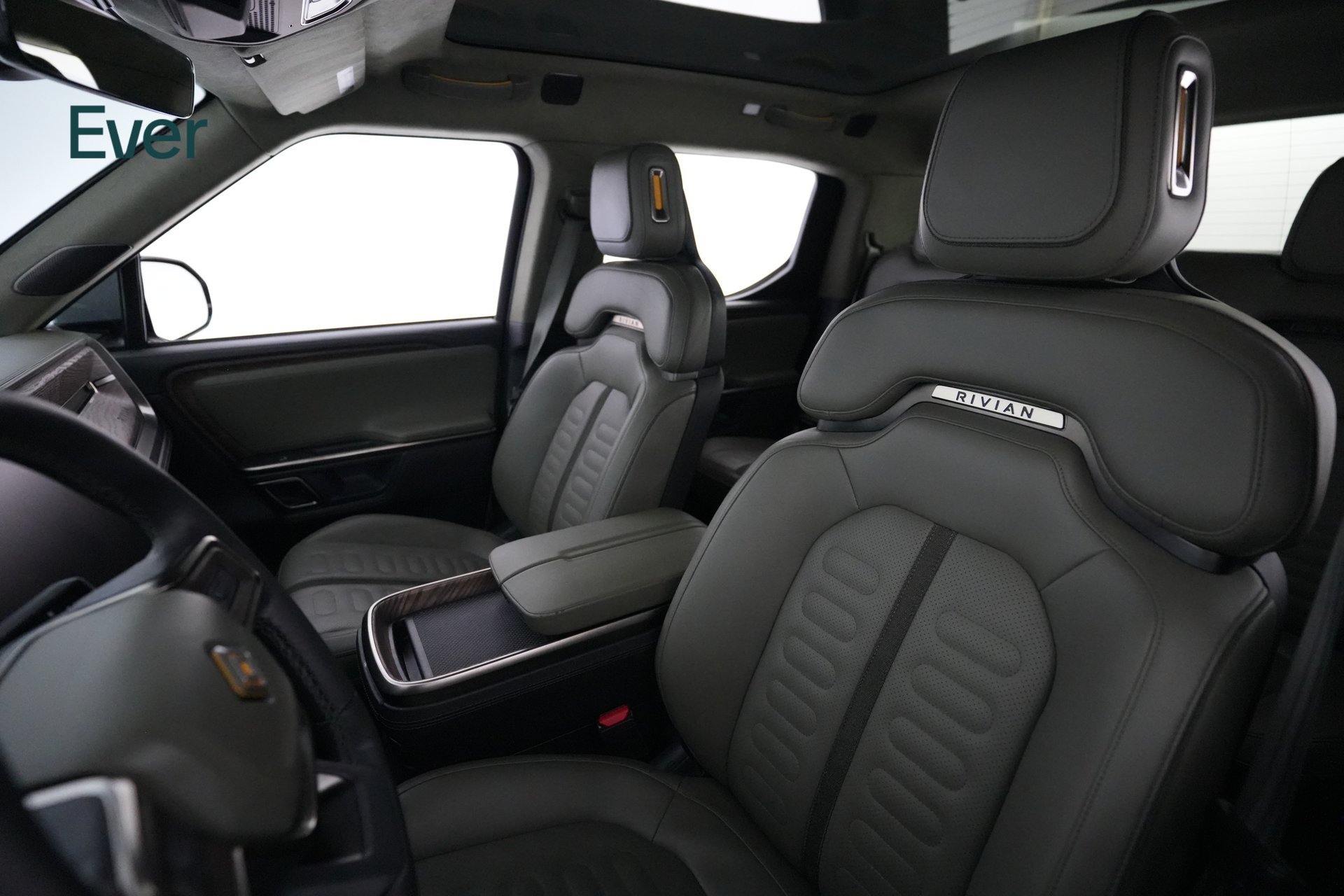 Used 2022 Rivian R1T Adventure AWD/4WD image 4