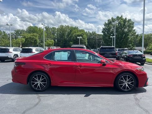 Used 2024 Toyota Camry SE FWD image 5