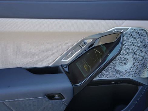 Used 2025 BMW i7 M70 image 10