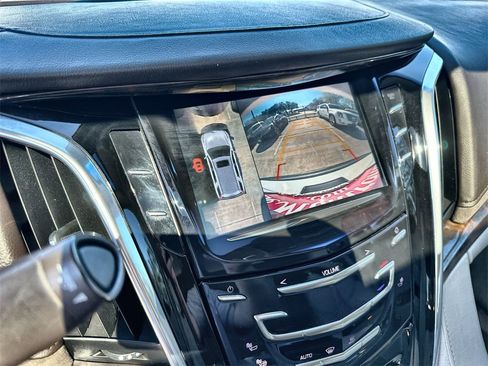 Used 2016 Cadillac Escalade Luxury image 29