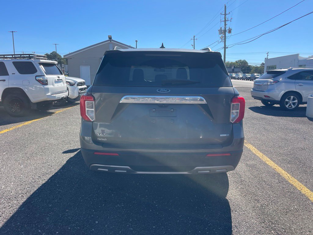 Used 2020 Ford Explorer XLT w/ Equipment Group 202A AWD/4WD image 4