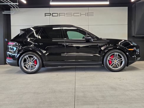 Certified 2024 Porsche Cayenne S AWD/4WD image 27
