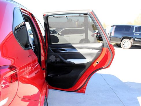 Used 2015 BMW X5 M image 39