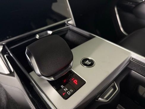 New 2025 Land Rover Range Rover SE image 23