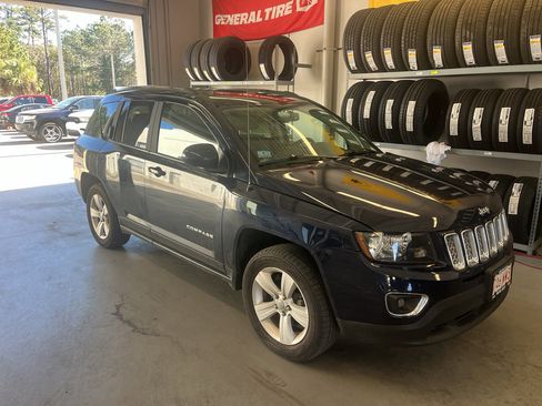 Used 2015 Jeep Compass High Altitude image 2
