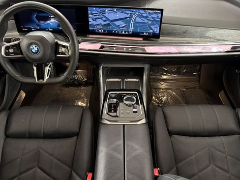 Used 2023 BMW i7 xDrive60 w/ Parking Assistance Package AWD/4WD image 3